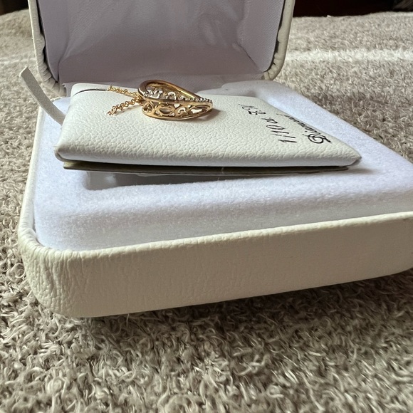 NEW in box 10k gold & diamond heart shaped pendant with 18” gold chain. - Picture 4 of 5